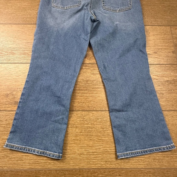 Talbots High-Rise Crop Flare Jeans 6 PETITE, New with Tags, Denim, Everyday Fall - Picture 13 of 13